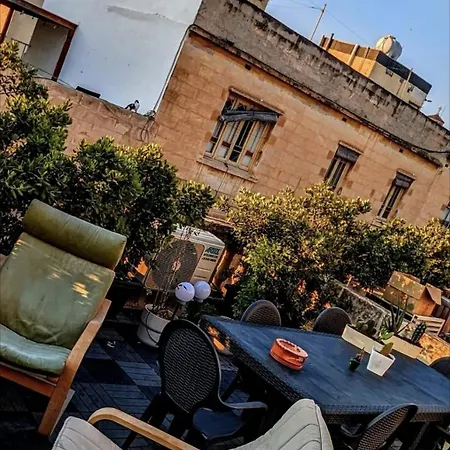 Quiet Twin With Private Bathroom, Not Ensuite Guest house Sliema