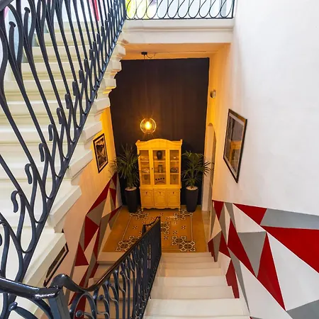 Guest house Quiet Twin With Private Bathroom, Not Ensuite Sliema