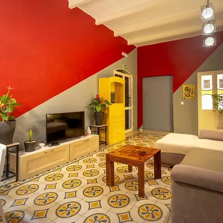 Guest house Quiet Twin With Private Bathroom, Not Ensuite *