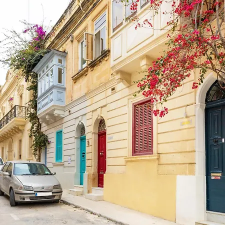 Double, Twin Or Triple Room With Private Bathroom, Not Ensuite! In Quiet And Budget Friendly Townhouse