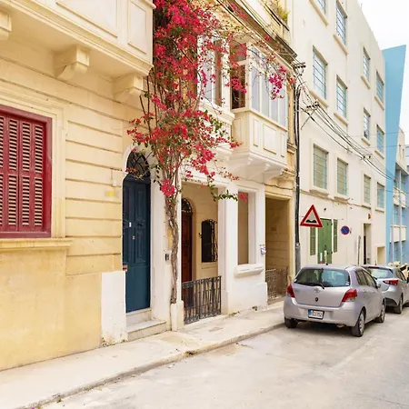 Quiet Twin With Private Bathroom, Not Ensuite Guest house Sliema