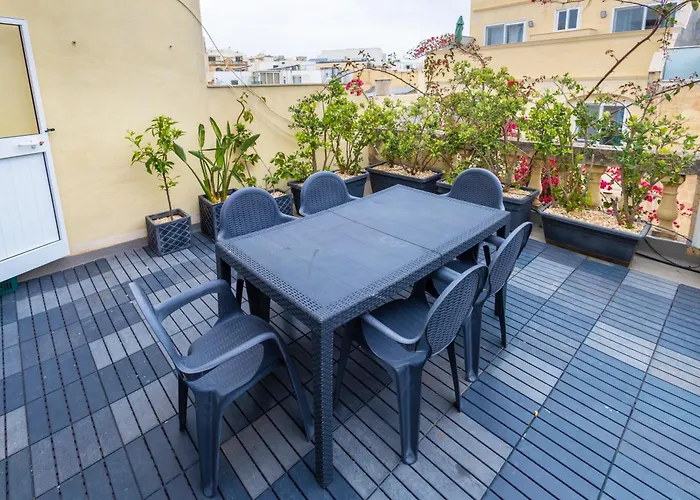 Konukevi Quiet Double, Twin Or Triple With Private Bathroom, Not Ensuite Sliema