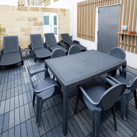 Quiet Double, Twin Or Triple With Private Bathroom, Not Ensuite 게스트하우스 4*